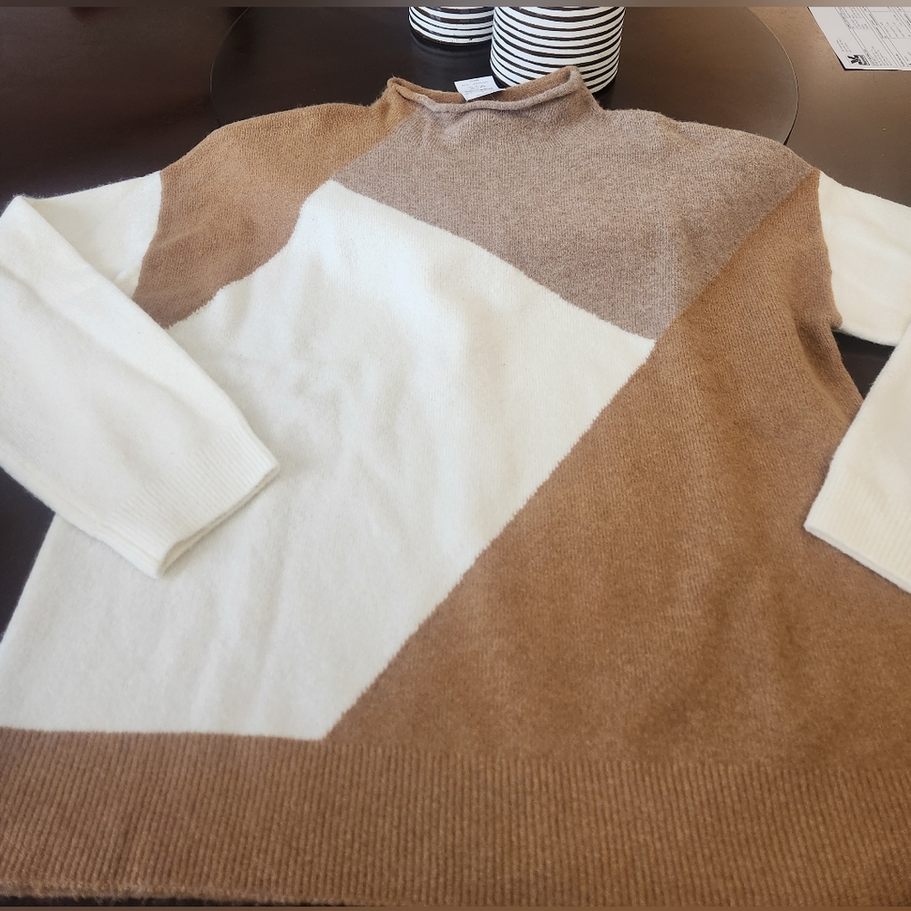 JCrew Sweater. Medium. Beige Color Block - Picture 2 of 7